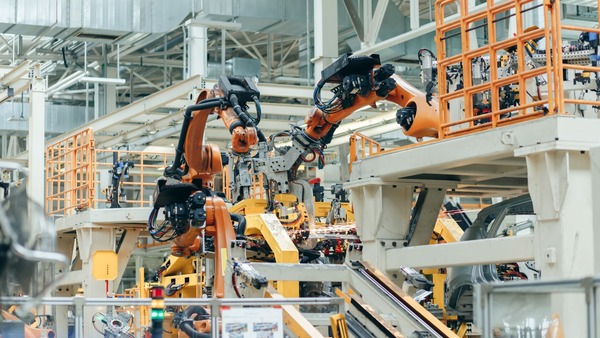 スマートファクトリーとは？実現する技術・事例から導入ステップまで紹介