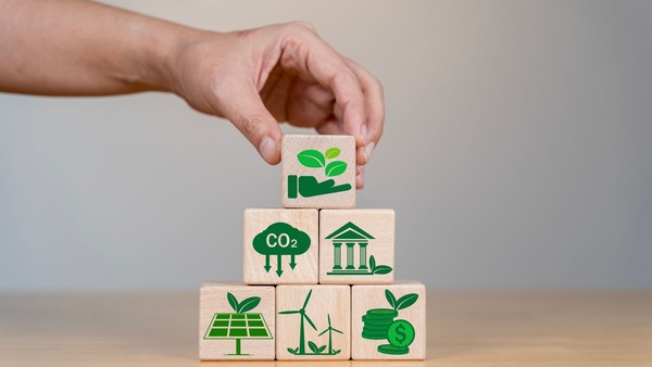 GX（グリーン・トランスフォーメーション）とは？DXとの違いから企業の取り組み事例・課題まで解説