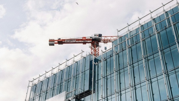 建設業のAI活用戦略｜人手不足、安全、工期管理を変革するデジタル手法