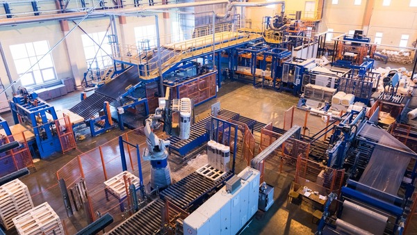 工場へのAI導入ガイド｜外観検査・予知保全からメリット、7つの活用例、課題まで解説