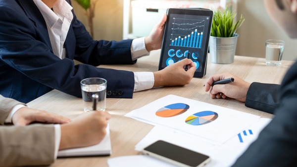 DXアドバイザーとは？役割・資格からコンサルとの違い、活用法まで解説