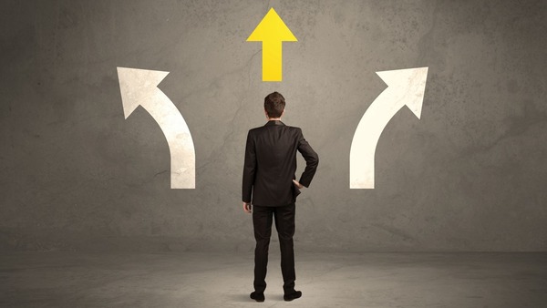 アジャイル開発とウォーターフォール開発の違いとは？メリット・デメリットと選び方を徹底比較