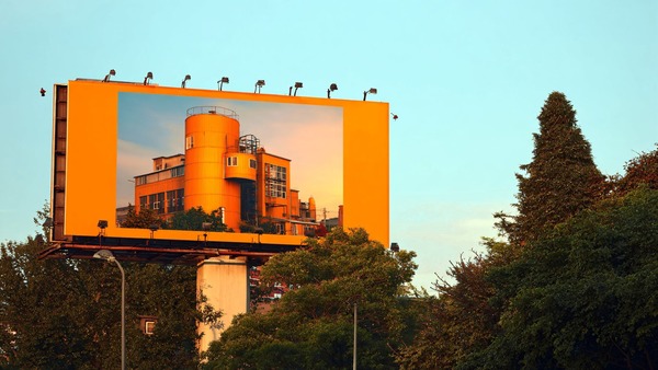 広告業界のAI活用事例15選｜クリエイティブ、配信、効果測定を革新する仕組み