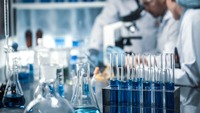 化学メーカーDXの進め方｜研究開発から製造・サプライチェーンまでの事例と課題