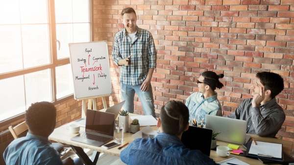 プロジェクトリーダー（PL）とは？PMとの違い・役割・必要なスキルを解説