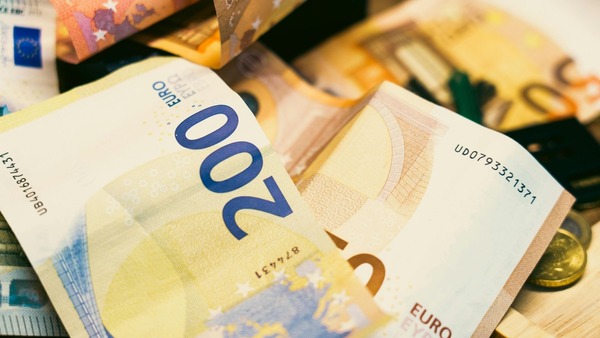 銀行業務を変革するAI導入事例12選｜リスク管理、顧客対応、業務効率化の仕組み