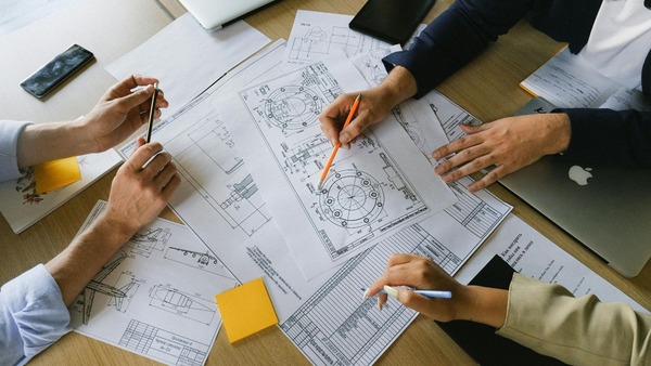 PMとPMMの違いとは？役割・スキル・年収を比較【PdMとの関係も解説】