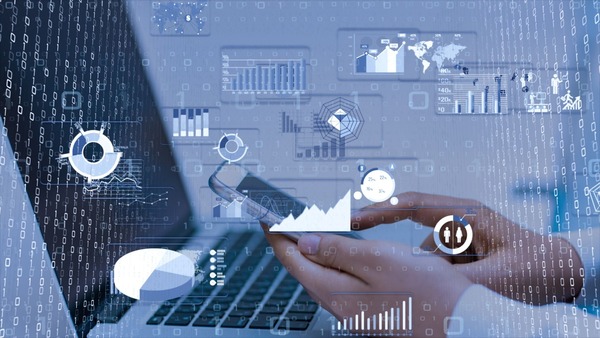 AI活用はDX成功の鍵？役割・関係性から導入ステップまで解説