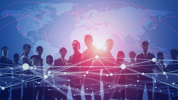 DX人材とは？ 経済産業省の定義、必要なスキルと職種、不足理由と確保・育成方法を解説