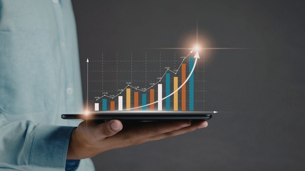 DX推進のメリットとは？ 企業・顧客・従業員にもたらす効果、課題と成功ステップまで解説