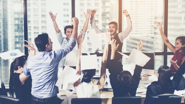 プロジェクトリーダー（PL）の役割とは？PMとの違いと4つの仕事内容を解説