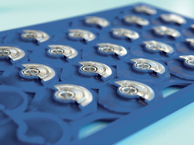 ブライトリングのムーブメントには装飾が施されている