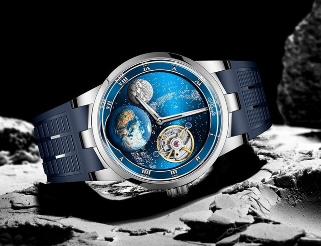 ①超複雑機構の”カルーセル”を搭載