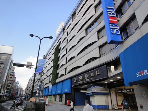 百貨店は避けたほうが無難