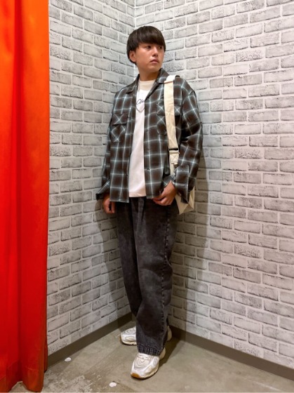 Tシャツ×チェックシャツ