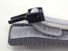 バックルを調節する