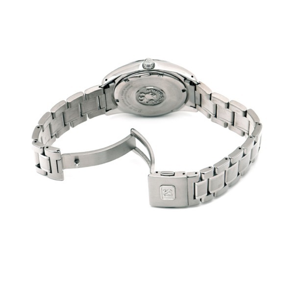 ブライトチタン製のクォーツ最高モデル