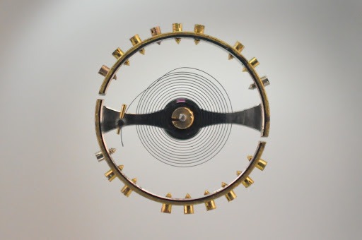 シリコン素材の導入で耐磁性を向上