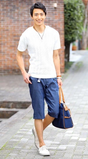 ②爽やかネイビー系×白Tシャツ