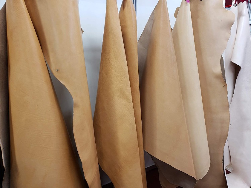 ②ブループラネットの文字盤にレザーを貼る