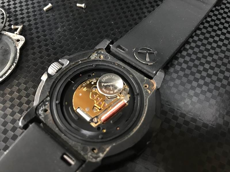 ルミノックスを電池交換するときの注意点