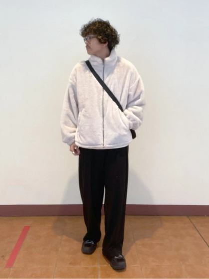 フリースブルゾン×スラックス