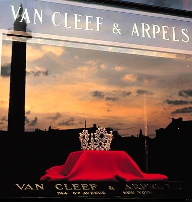 ファラ･パーレヴィ皇后が戴冠式の時に着けた王冠のモデル