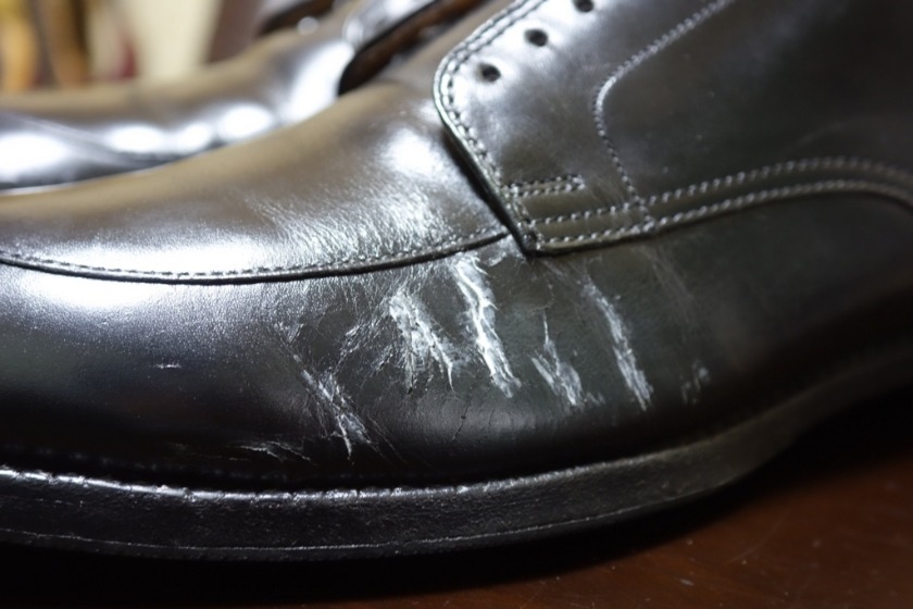 ④ひび割れしにくい"革質の良さ"
