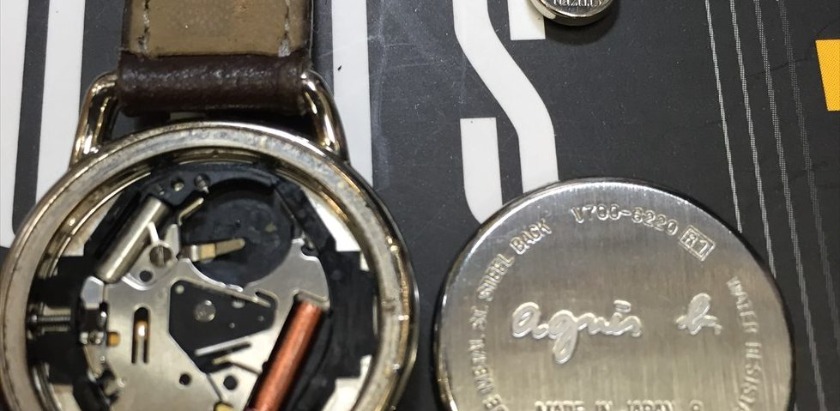 STEP2：グリスを付けて裏蓋を戻す