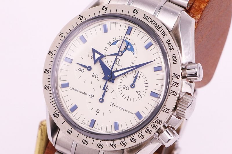 オメガ"ブロードアロー"以外にも白文字盤モデルがある？