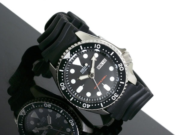 SKX007(セイコーブラックボーイ)は国内外で安定の人気を誇る