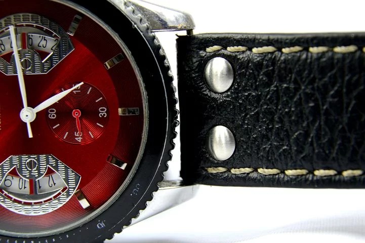 腕時計本体とベルトの接続部分