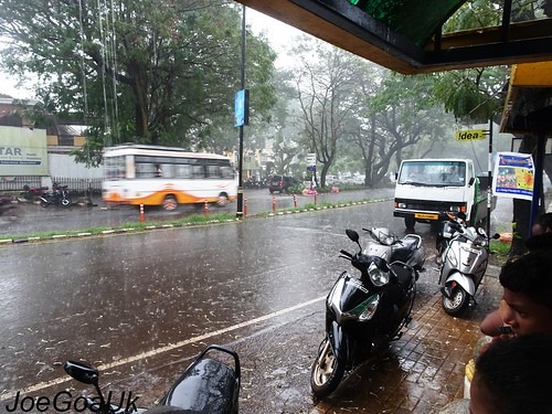 突然の雨に耐えられる防水モデルを選ぶ