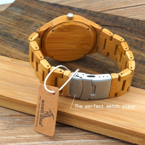 竹や木でできた腕時計