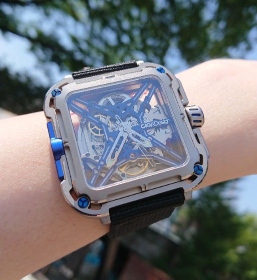 ナイロンベルトを装着したCIGA Design Ｘシリーズ