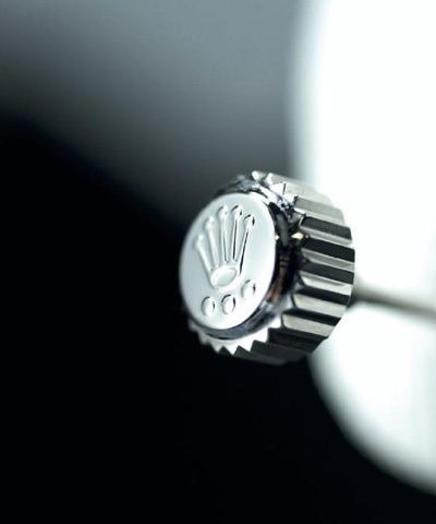 竜頭(リューズ)を回す方向が違う