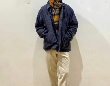 ネイビー×チノパン