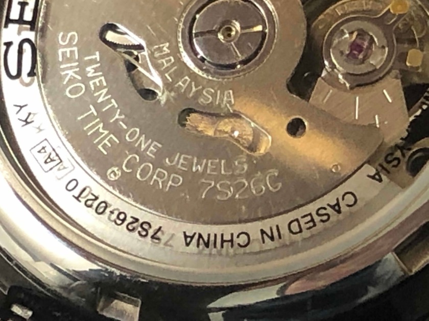 STEP2：ムーブメントを外し分解する