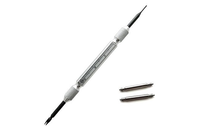 ①交換用工具を使いベルトを取り外す