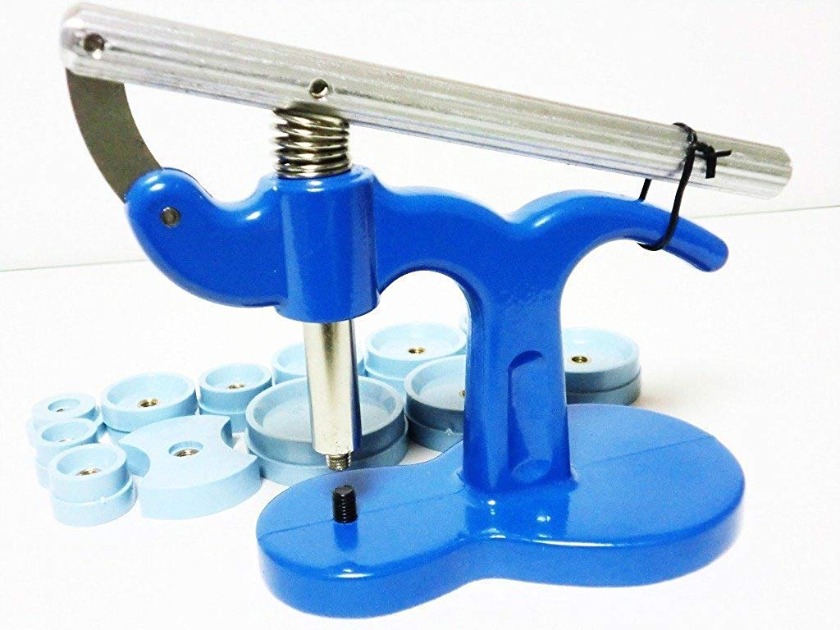 裏蓋を閉める工具