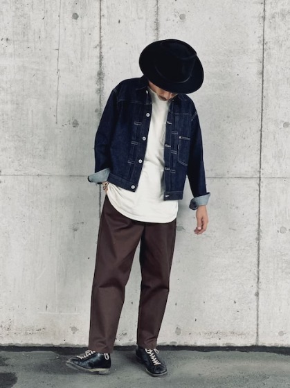 コーデ7：ネイビー×シェフパンツ