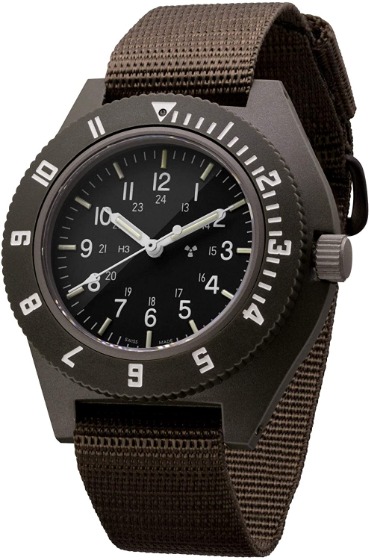 マラソン(MARATHON)の腕時計は暗闇に強い軍用モデル