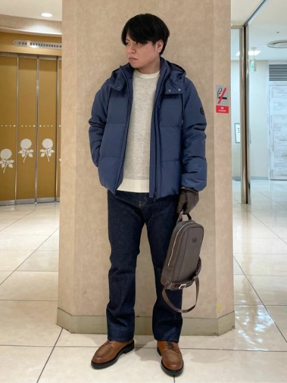 ネイビー×デニムパンツ