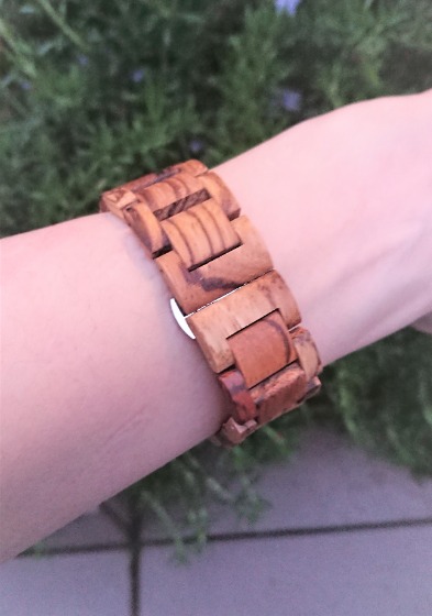 簡単にベルト交換できるクイックリリースを採用