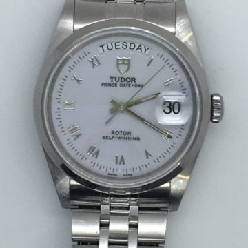 竜頭(リューズ)のねじ込み不良をおこしたデイデイト