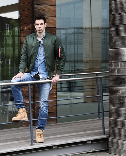 MA-1(カーキ)はカジュアル感が強くてコーデしにくい？おすすめコーデ12選を紹介