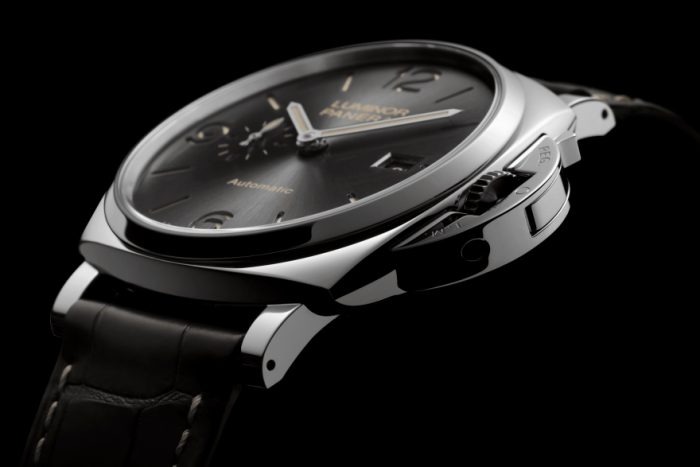 パネライ"38mm"はトレンドを取り入れた小型・薄型ケースが特徴的