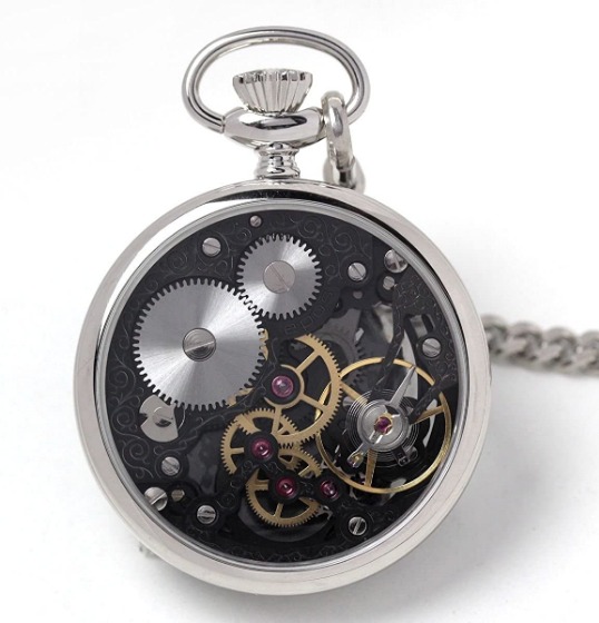 スケルトンモデルや懐中時計が存在感あり