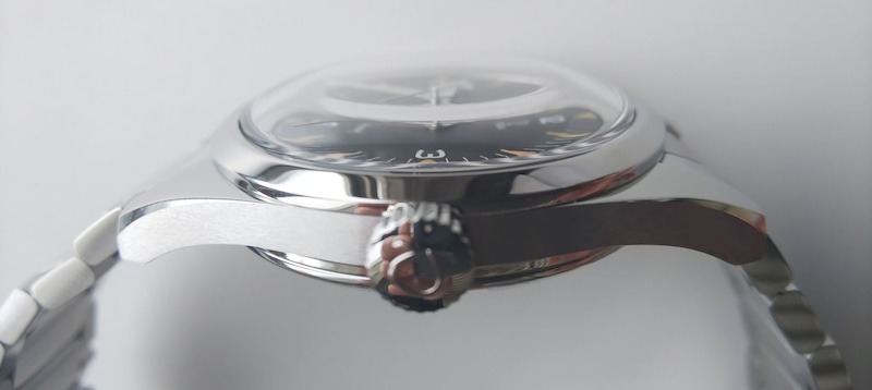 丸みのある風防がユニーク