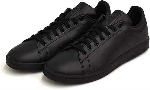 黒スニーカーは大人メンズコーデの必須アイテム？